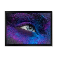 Дизајн Аарт „Womanената око со суво боење прашина пигмент на лицето“ модерен врамен уметнички принт